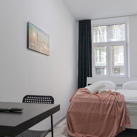 Affordable 5-Br Shared Apartment / Enkplatz U3 Getaway Wina Bagian luar foto