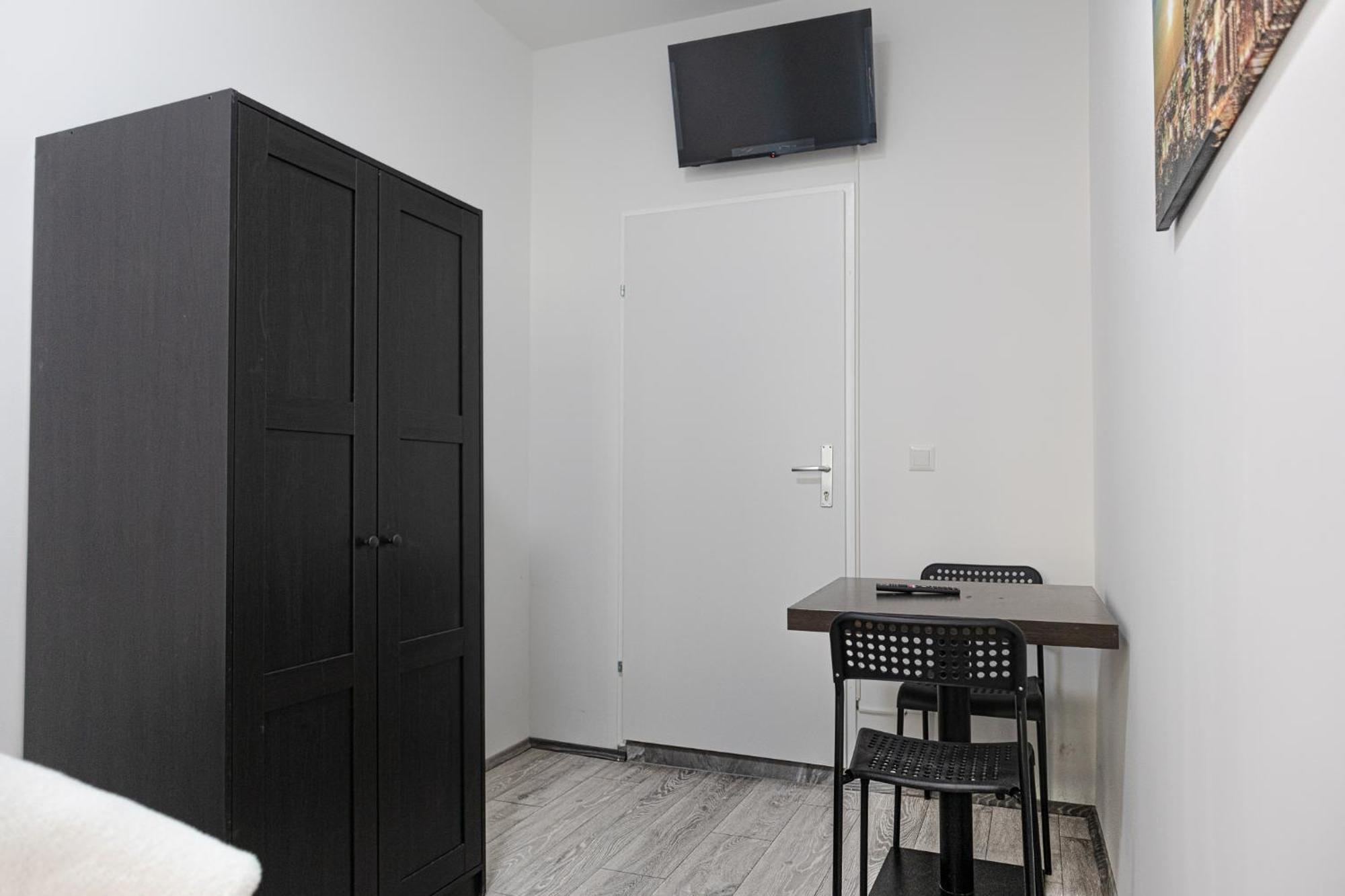 Affordable 5-Br Shared Apartment / Enkplatz U3 Getaway Wina Bagian luar foto
