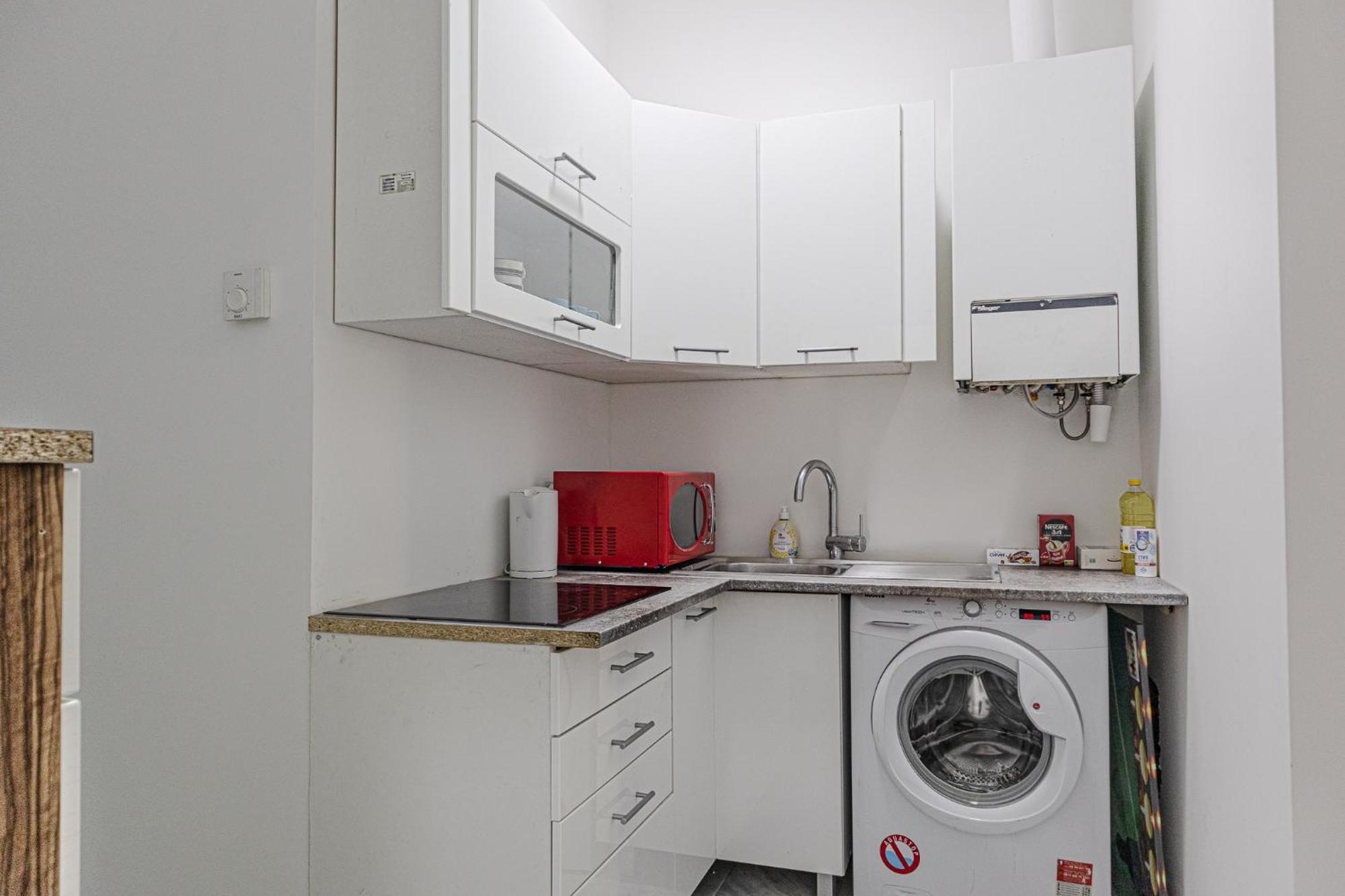 Affordable 5-Br Shared Apartment / Enkplatz U3 Getaway Wina Bagian luar foto