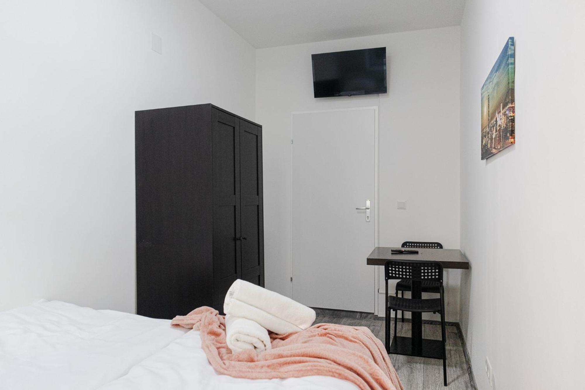 Affordable 5-Br Shared Apartment / Enkplatz U3 Getaway Wina Bagian luar foto
