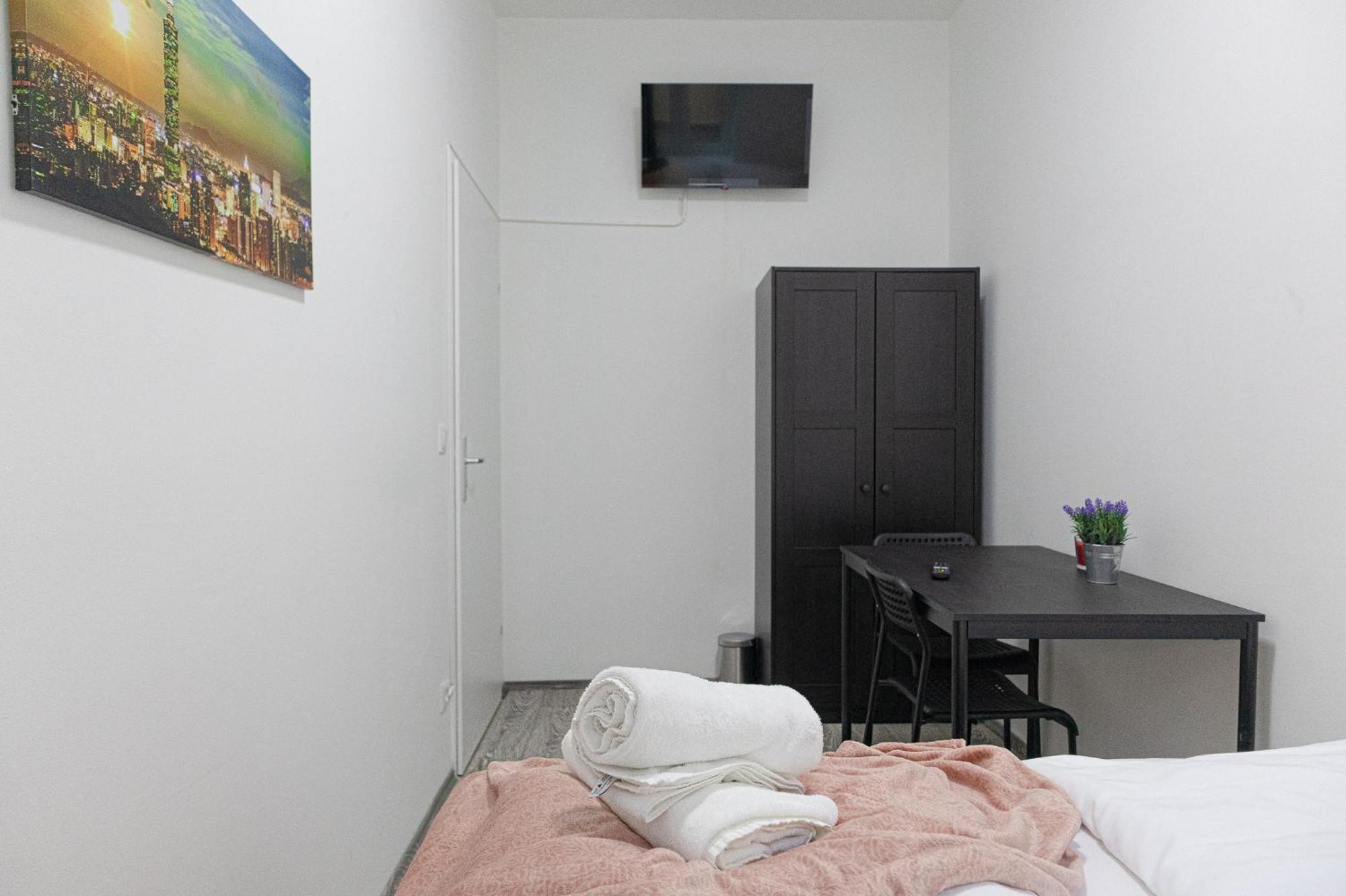 Affordable 5-Br Shared Apartment / Enkplatz U3 Getaway Wina Bagian luar foto